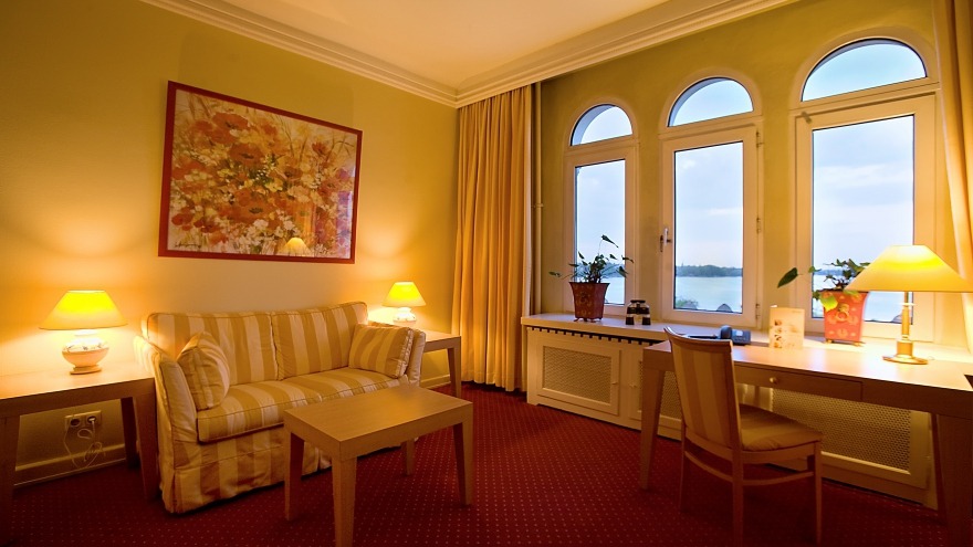 Schlafbereich in der Suite im relexa hotel Bellevue im Stammhaus Suite im relexa hotel Bellevue im Stammhaus